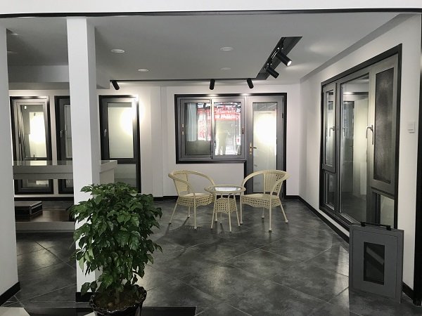 春陽(yáng)門窗辦公環(huán)境