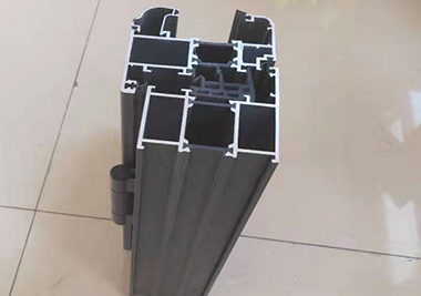 烏蘭察布無(wú)縫焊接斷橋鋁門窗